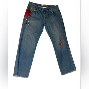 Y2K Gap Jeans Low Rise Women's size 8
Raw Edge Applique Embroidery Stretch.